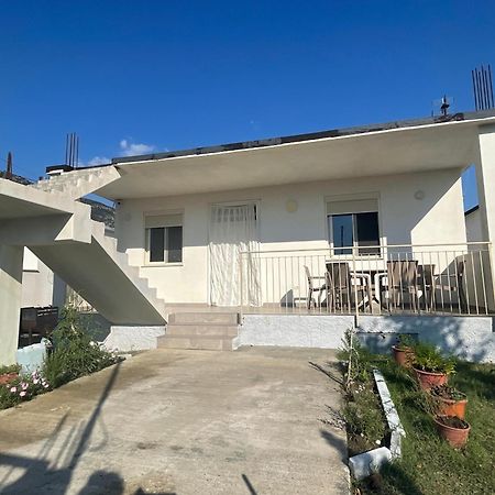 Villa Rei Baks-Rrjoll エクステリア 写真
